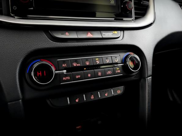 Kia Ceed III с пробегом 2021 года, цена 2 145 000 рублей, 74950 км, универсал, Автокод Объявления