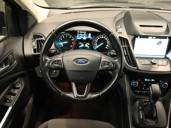 Ford Kuga II Рестайлинг с пробегом 2017 года, цена 1 470 000 рублей, 214153 км, внедорожник, Автокод Объявления