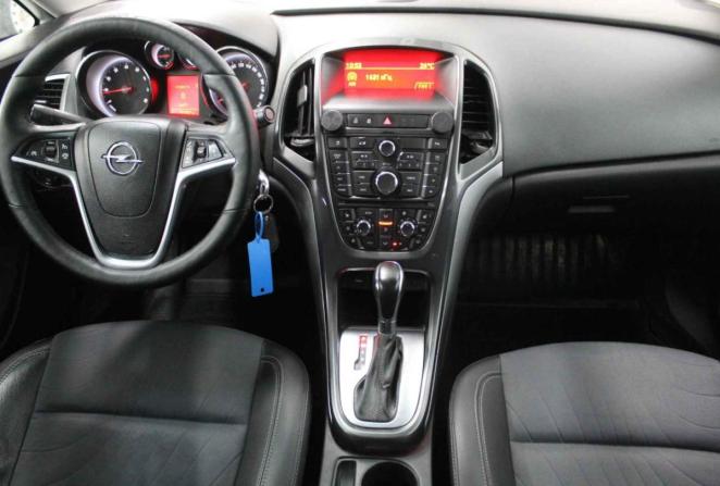 Opel Astra J Рестайлинг с пробегом 2013 года, цена 530 000 рублей, 201857 км, седан, Автокод Объявления