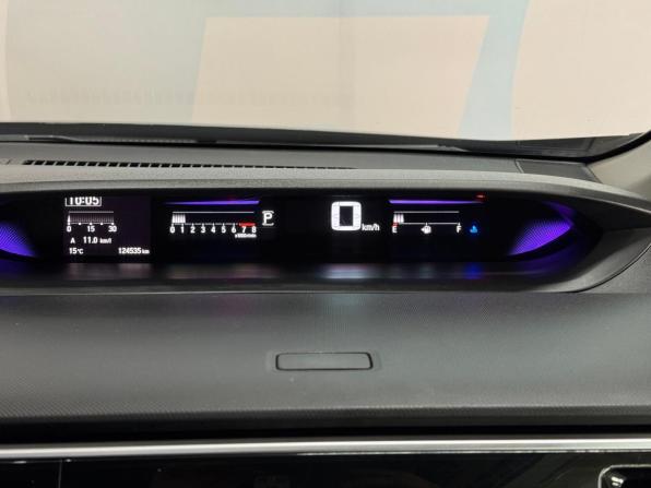 Honda Stepwgn V с пробегом 2015 года, цена 1 935 000 рублей, 124000 км, минивэн, Автокод Объявления