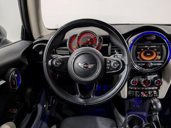 Mini Hatch III (F55/F56) Рестайлинг с пробегом 2018 года, цена 1 695 000 рублей, 100450 км, хэтчбек, Автокод Объявления