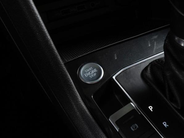 Volkswagen Tiguan II с пробегом 2018 года, цена 2 490 000 рублей, 224343 км, внедорожник, Автокод Объявления