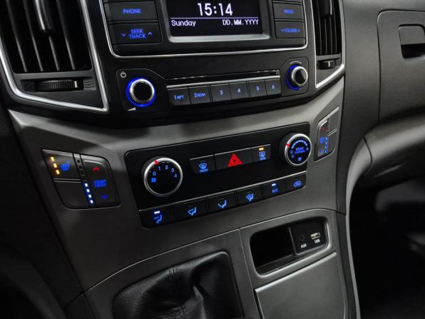 Hyundai H-1 II Рестайлинг с пробегом 2016 года, цена 2 650 000 рублей, 79200 км, минивэн, Автокод Объявления