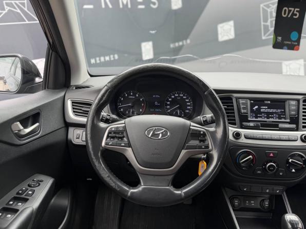 Hyundai Solaris II с пробегом 2017 года, цена 950 000 рублей, 172617 км, седан, Автокод Объявления