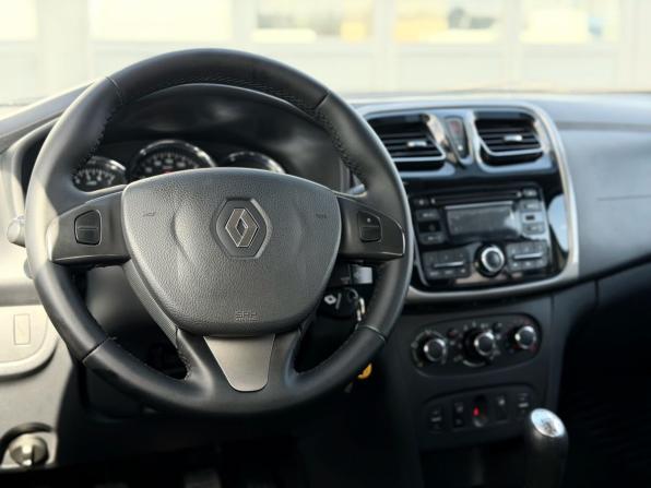Renault Logan II с пробегом 2014 года, цена 760 000 рублей, 121280 км, седан, Автокод Объявления