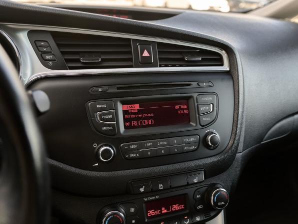 Kia Ceed II Рестайлинг с пробегом 2017 года, цена 1 540 000 рублей, 99518 км, хэтчбек, Автокод Объявления