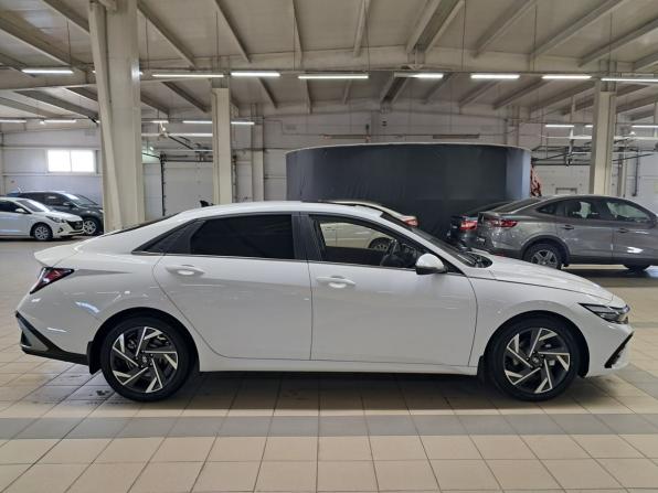 Hyundai Elantra VII (CN7) Рестайлинг с пробегом 2024 года, цена 2 350 000 рублей, 21000 км, седан, Автокод Объявления