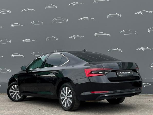 Skoda Superb III Рестайлинг с пробегом 2020 года, цена 1 937 700 рублей, 265226 км, лифтбек, Автокод Объявления