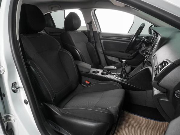 Renault Megane IV с пробегом 2017 года, цена 1 339 000 рублей, 237961 км, хэтчбек, Автокод Объявления