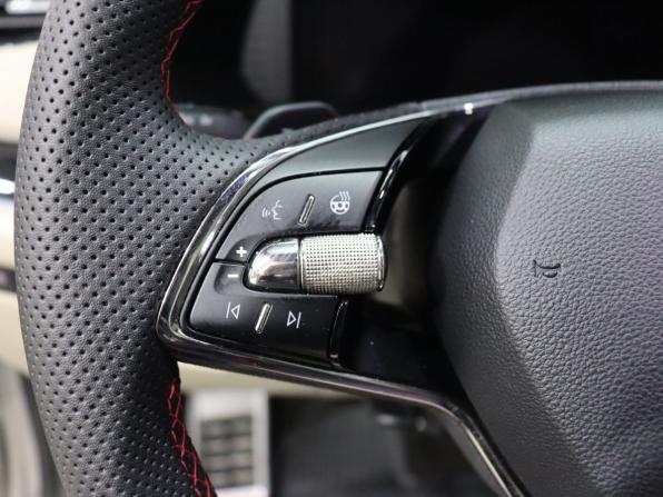 Skoda Octavia IV (A8) с пробегом 2021 года, цена 2 620 000 рублей, 101280 км, лифтбек, Автокод Объявления