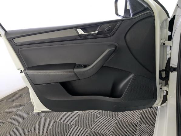Skoda Rapid II с пробегом 2022 года, цена 1 650 000 рублей, 76968 км, лифтбек, Автокод Объявления