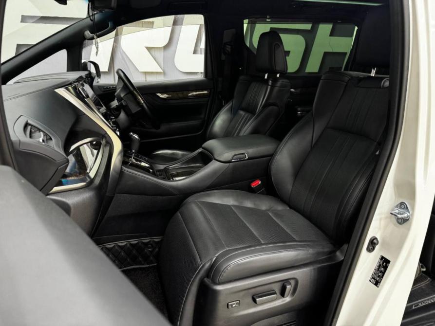 Toyota Alphard III Рестайлинг Благовещенск  - изображение 25