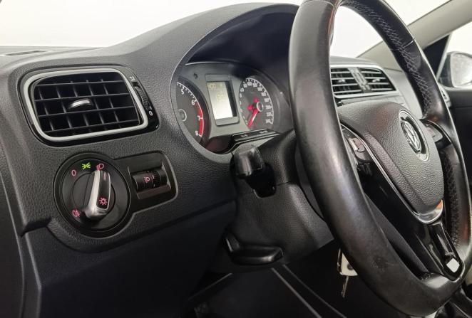 Volkswagen Polo V Рестайлинг с пробегом 2017 года, цена 1 180 000 рублей, 138900 км, седан, Автокод Объявления