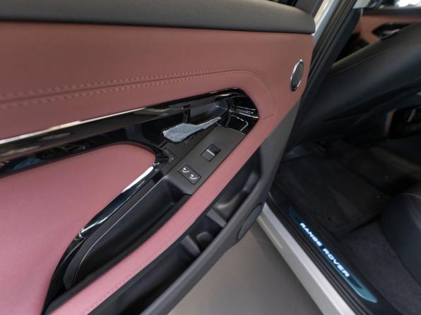 Land Rover Range Rover Evoque II Рестайлинг с пробегом 2025 года, цена 5 850 000 рублей, 50 км, внедорожник, Автокод Объявления