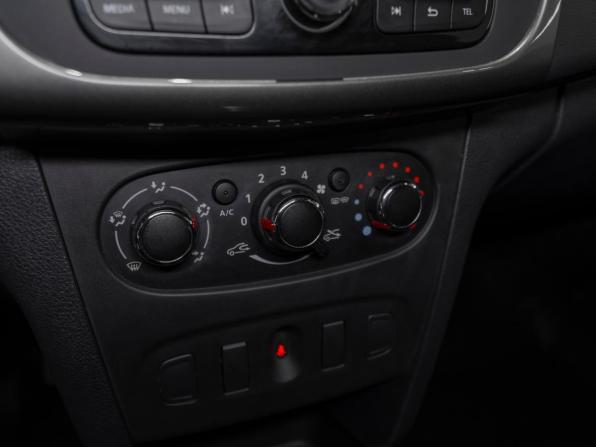 Renault Logan II Рестайлинг с пробегом 2019 года, цена 1 145 000 рублей, 105475 км, седан, Автокод Объявления