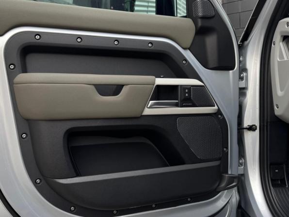 Land Rover Defender II с пробегом 2021 года, цена 5 500 000 рублей, 101265 км, внедорожник, Автокод Объявления
