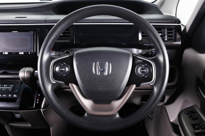 Honda Stepwgn V с пробегом 2015 года, цена 2 049 000 рублей, 91375 км, минивэн, Автокод Объявления
