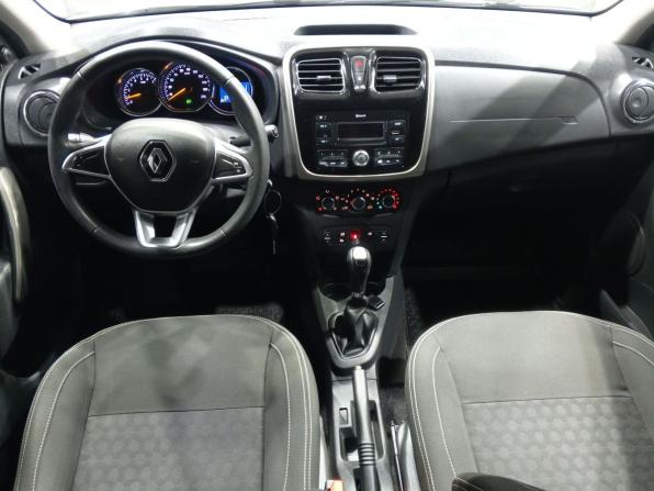 Renault Logan II Рестайлинг с пробегом 2018 года, цена 940 000 рублей, 98000 км, седан, Автокод Объявления
