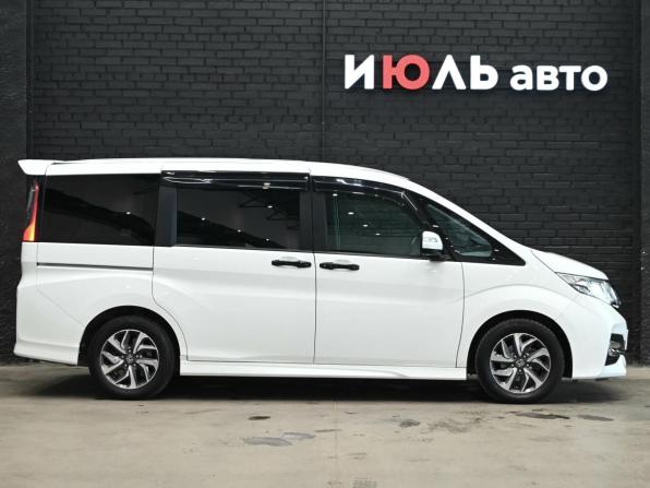 Honda Stepwgn V с пробегом 2017 года, цена 2 290 000 рублей, 118539 км, минивэн, Автокод Объявления