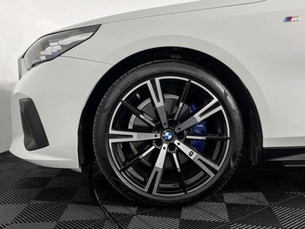 BMW 5 серии VIII (G60/G61/G68) с пробегом 2023 года, цена 7 735 000 рублей, 7301 км, седан, Автокод Объявления