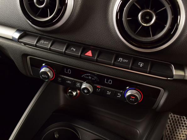 Audi A3 III (8V) с пробегом 2015 года, цена 1 345 995 рублей, 63575 км, хэтчбек, Автокод Объявления