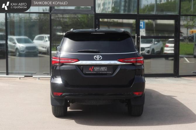 Toyota Fortuner II Рестайлинг с пробегом 2022 года, цена 5 300 000 рублей, 5596 км, внедорожник, Автокод Объявления