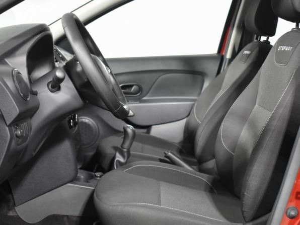 Renault Sandero II Рестайлинг с пробегом 2018 года, цена 1 273 000 рублей, 14962 км, хэтчбек, Автокод Объявления