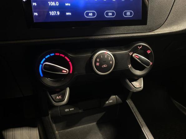 Kia Rio IV Рестайлинг с пробегом 2021 года, цена 1 549 000 рублей, 51318 км, седан, Автокод Объявления