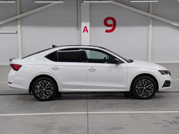 Skoda Octavia IV (A8) с пробегом 2022 года, цена 2 829 000 рублей, 46801 км, лифтбек, Автокод Объявления