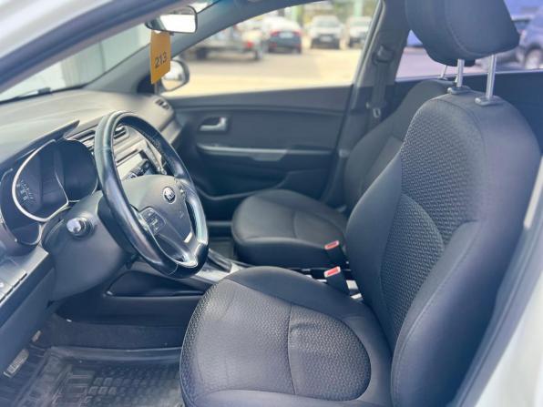 Kia Rio III Рестайлинг с пробегом 2015 года, цена 1 120 000 рублей, 135000 км, хэтчбек, Автокод Объявления
