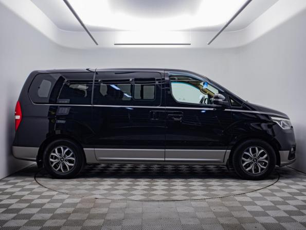 Hyundai H-1 II Рестайлинг 2 с пробегом 2018 года, цена 3 258 000 рублей, 87500 км, минивэн, Автокод Объявления