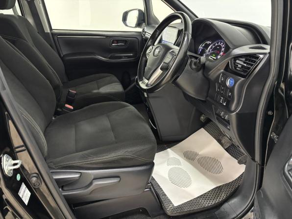 Toyota Esquire I с пробегом 2017 года, цена 2 230 000 рублей, 97470 км, минивэн, Автокод Объявления