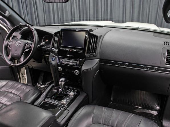 Toyota Land Cruiser 200 Series Рестайлинг 2 с пробегом 2018 года, цена 6 198 000 рублей, 181226 км, внедорожник, Автокод Объявления