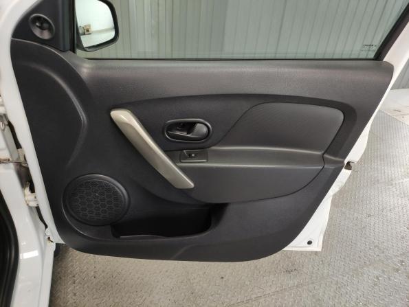 Renault Logan II с пробегом 2018 года, цена 583 000 рублей, 110000 км, седан, Автокод Объявления