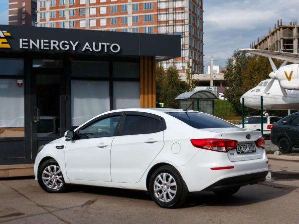 Kia Rio III Рестайлинг с пробегом 2015 года, цена 860 000 рублей, 245111 км, седан, Автокод Объявления