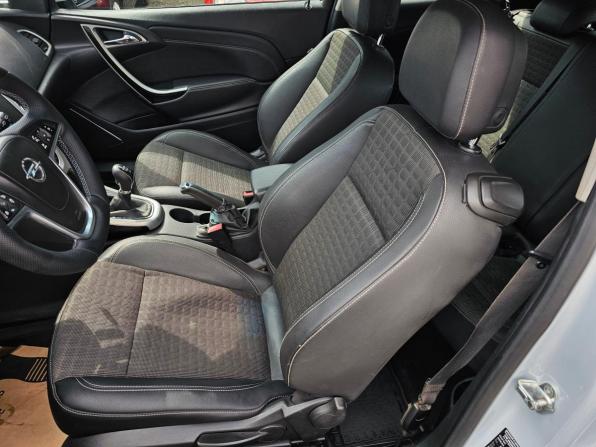 Opel Astra J Рестайлинг с пробегом 2012 года, цена 700 000 рублей, 89000 км, хэтчбек, Автокод Объявления