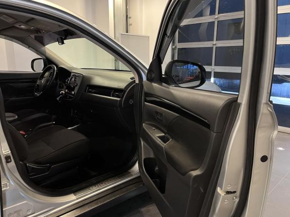 Mitsubishi Outlander III Рестайлинг 3 с пробегом 2021 года, цена 1 999 000 рублей, 114830 км, внедорожник, Автокод Объявления