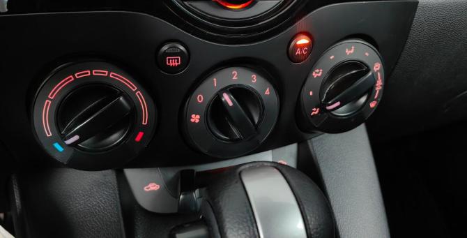 Mazda 2 II Рестайлинг (DE2) с пробегом 2011 года, цена 799 000 рублей, 87686 км, хэтчбек, Автокод Объявления