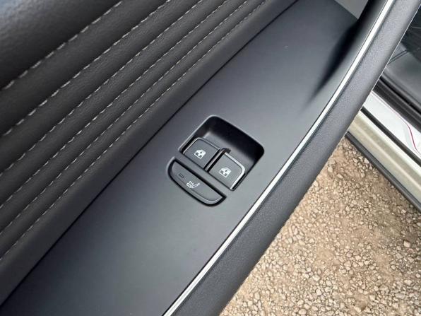 Hongqi HS5 I Рестайлинг с пробегом 2024 года, цена 3 295 000 рублей, 2667 км, внедорожник, Автокод Объявления