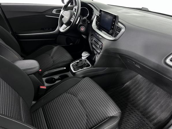 Kia Ceed III Рестайлинг с пробегом 2022 года, цена 2 180 000 рублей, 50500 км, универсал, Автокод Объявления
