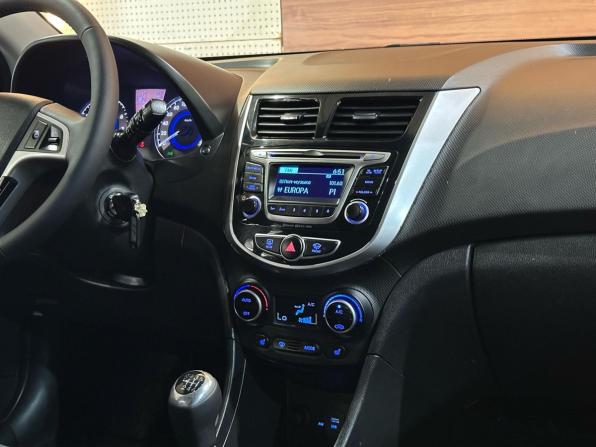 Hyundai Solaris I Рестайлинг с пробегом 2015 года, цена 899 900 рублей, 122264 км, хэтчбек, Автокод Объявления