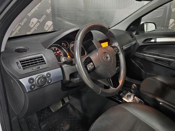 Opel Astra H Рестайлинг с пробегом 2009 года, цена 700 000 рублей, 124013 км, хэтчбек, Автокод Объявления