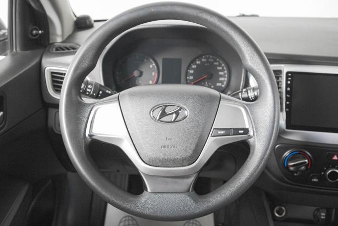 Hyundai Solaris II с пробегом 2017 года, цена 999 000 рублей, 218300 км, седан, Автокод Объявления