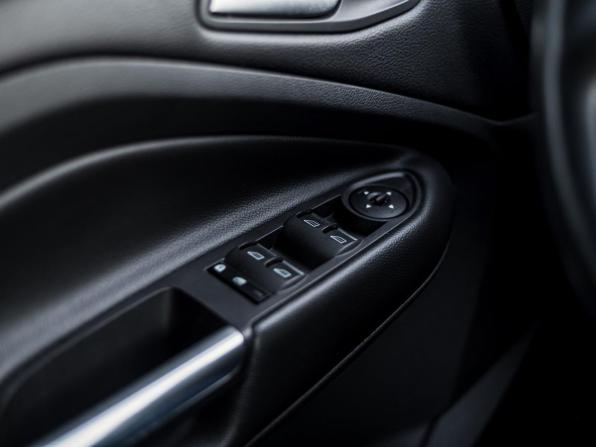 Ford Kuga II Рестайлинг с пробегом 2017 года, цена 1 390 000 рублей, 180505 км, внедорожник, Автокод Объявления