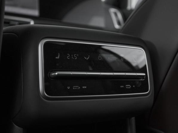 Li Auto (Lixiang) L8 I с пробегом 2024 года, цена 7 700 000 рублей, 10 км, внедорожник, Автокод Объявления