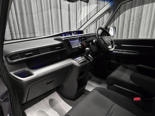 Honda Stepwgn V с пробегом 2016 года, цена 1 745 000 рублей, 140000 км, минивэн, Автокод Объявления