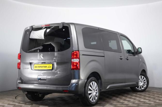 Peugeot Traveller I с пробегом 2017 года, цена 2 089 000 рублей, 250365 км, минивэн, Автокод Объявления