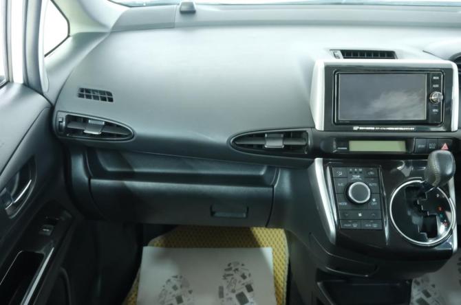 Toyota Wish II Рестайлинг с пробегом 2017 года, цена 1 899 000 рублей, 85500 км, минивэн, Автокод Объявления
