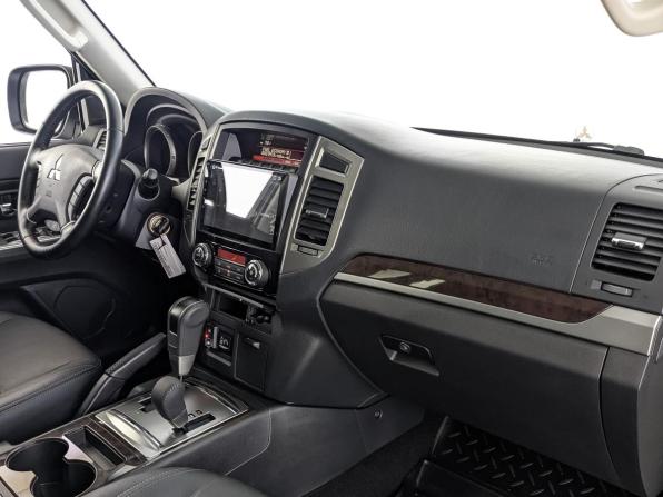 Mitsubishi Pajero IV Рестайлинг 2 с пробегом 2021 года, цена 4 350 000 рублей, 32830 км, внедорожник, Автокод Объявления