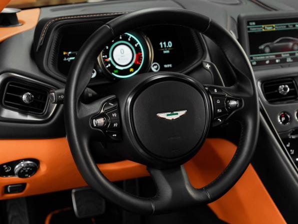 Aston Martin DB11 I с пробегом 2017 года, цена 14 500 000 рублей, 9406 км, купе, Автокод Объявления